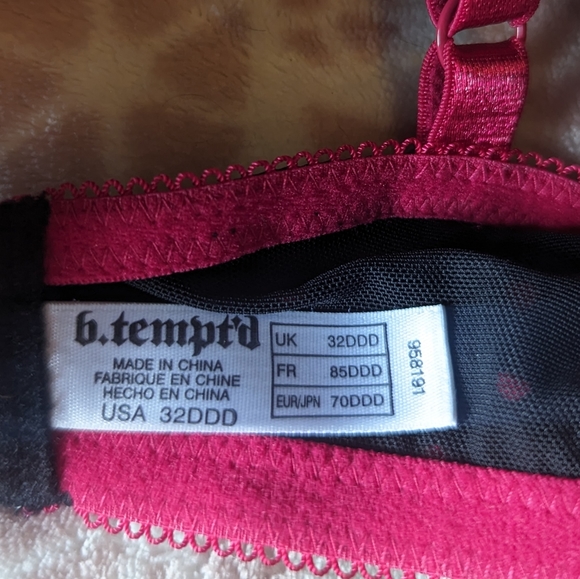 B. Temptd Wacoal Bra 32DDD Push Up Fuchsia Lace Black Polka Dot Underwire Floral - Picture 4 of 4